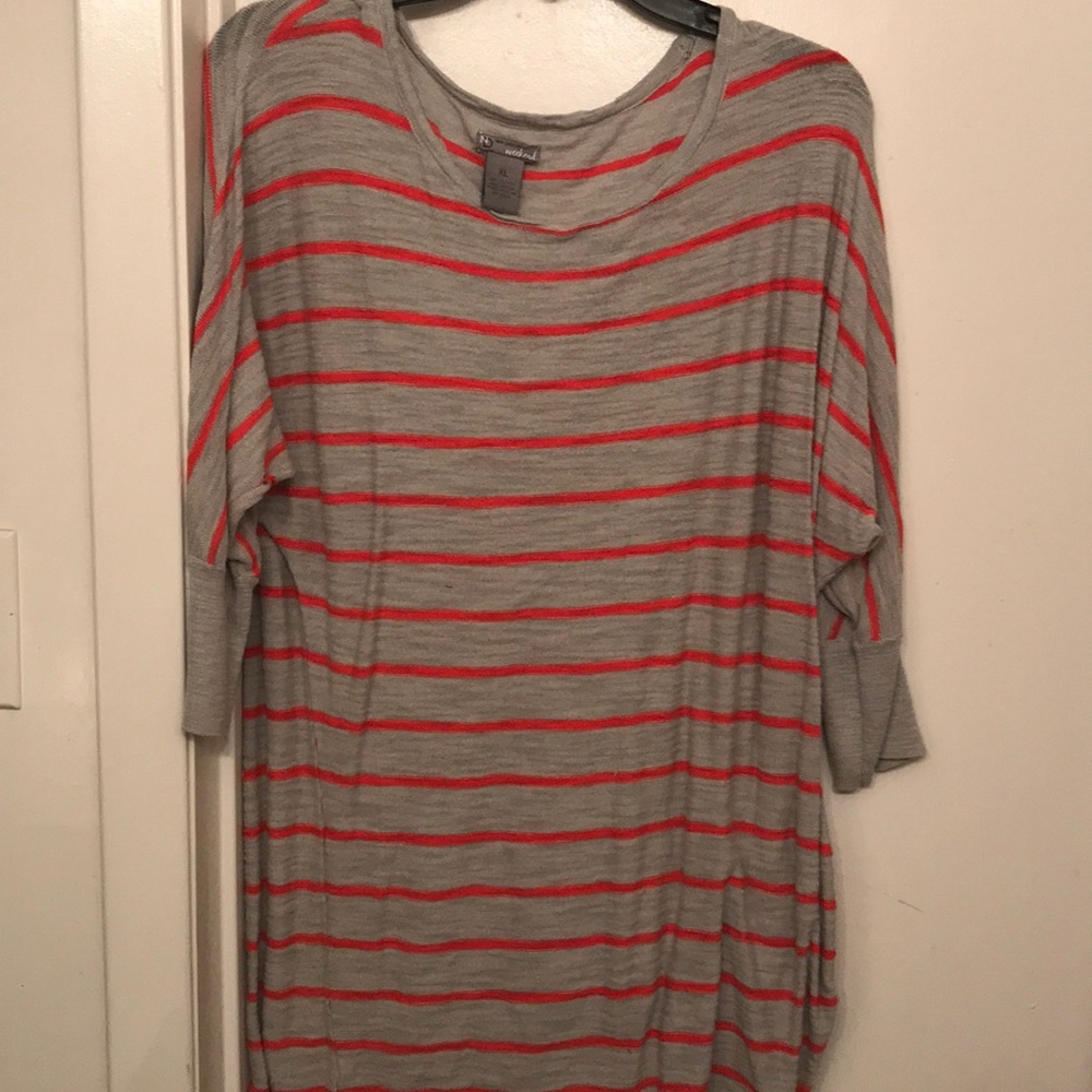 Stripped crop sleeve shirt